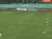 GIF：国足后防出现失误，国足0-1乌兹